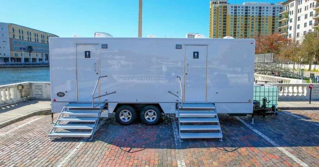 restroom-trailer-tampa-florida