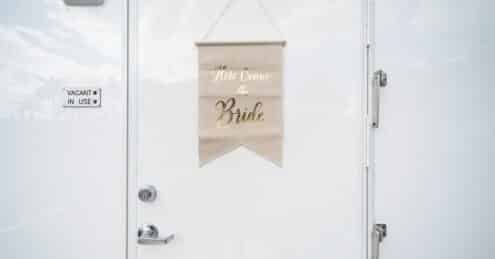 rent-luxury-bathrooms-for-your-wedding