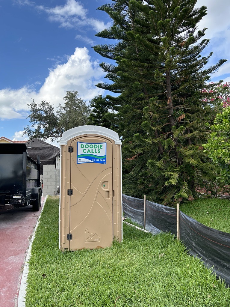 Affordable & Well-Ventilated Porta Potties Perfect for Your Construction Site